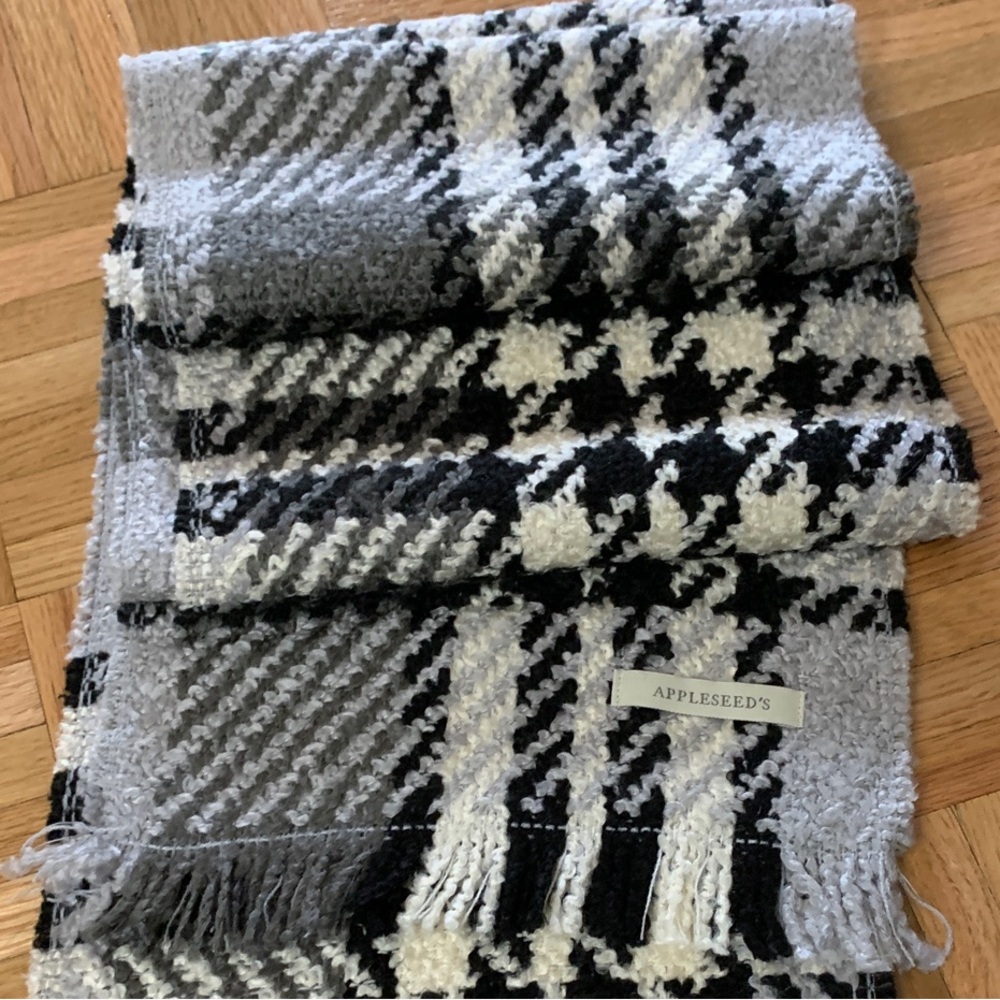 Appleseed's 42” VINTAGE Plaid Scarf - Made in Germany - LIKE NEW!